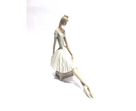 A LARGE LLADRO FIGURE OF A SEATED FEMALE DANCER 35cm high