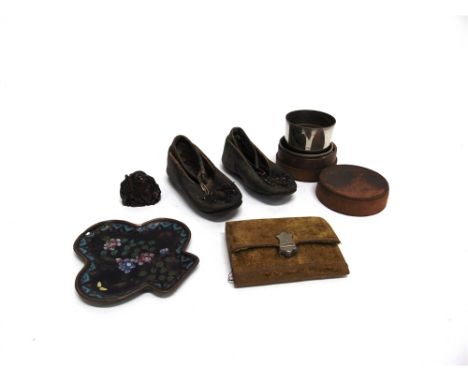 ASSORTED COLLECTABLES  comprising a 19th century pair of child's shoes; a Chinese carved netsuke, possibly amber, with a char