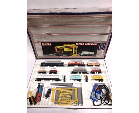 [OO GAUGE]. A LIMA FREIGHT SET  comprising a B.R. Class 55 co-co diesel locomotive 'Royal Scots Grey', 55022, blue livery, si