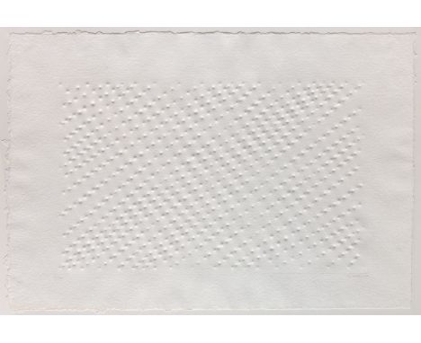 ENRICO CASTELLANI 1930 OHNE TITEL 1992 - 2017 Prägedruck auf handgeschöpftem Papier. Signiert. Ca. 42 x 69 cm (61,5 x 90 cm).