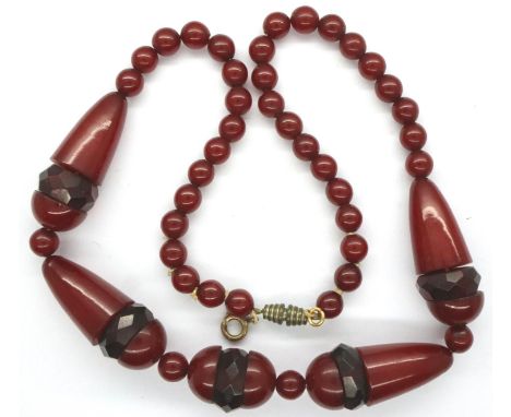 Shaped red Bakelite necklace, L: 46 cm. P&amp;P Group 1 (£14+VAT for the first lot and £1+VAT for subsequent lots) 