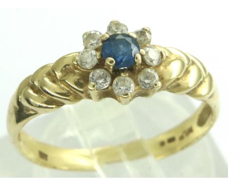 9ct gold tourmaline and blue topaz daisy ring, size K, 2.0g. P&amp;P Group 1 (£14+VAT for the first lot and £1+VAT for subseq