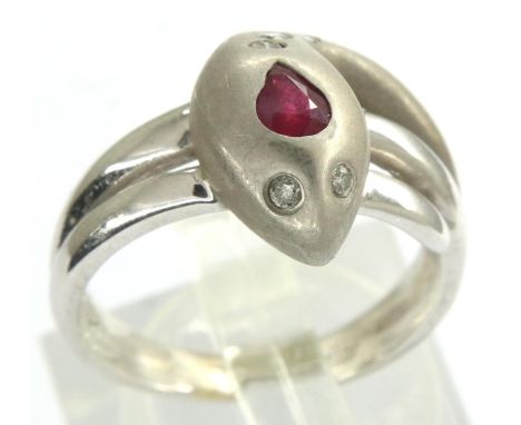 18ct white gold snake ring with diamond eyes and ruby set to head, size O, 5.4g. P&amp;P Group 1 (£14+VAT for the first lot a