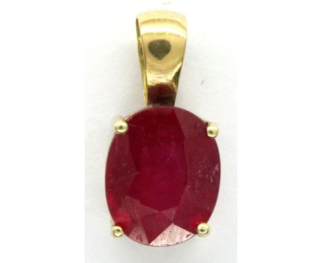 18ct gold and ruby solitaire pendant, H: 15 mm, 1.5g. P&amp;P Group 1 (£14+VAT for the first lot and £1+VAT for subsequent lo