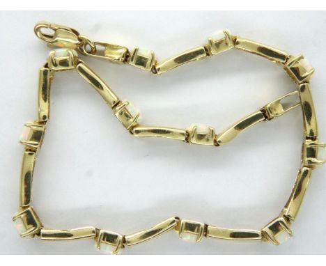 14ct gold opal set bracelet, L: 195 mm, 8.0g. P&amp;P Group 1 (£14+VAT for the first lot and £1+VAT for subsequent lots) 