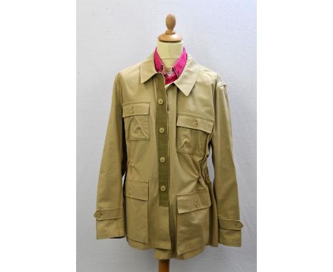 British gunmaker HOLLAND AND HOLLAND London (CHANEL) gentleman's buff single-breasted, classic cotton safari/ shooting jacket