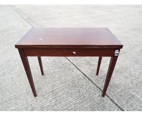 Liss Bros. Games Table with swivel fold out top. Included Boxed Domino set and card scoring board likely for Cribbage. Felt t