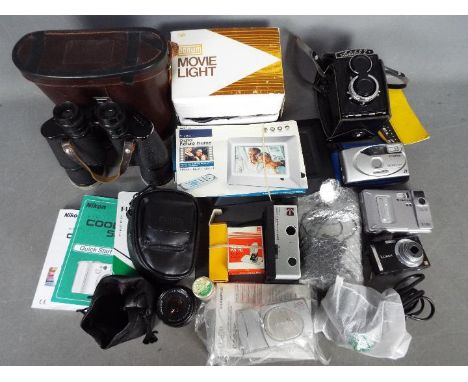Photography - A collection of cameras and accessories to include a Lubitel 2 120 x 120, Kodak Instamatic 200 and similar.