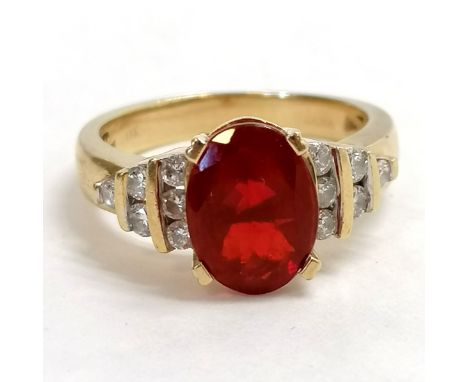 Iliana 18ct marked gold fire opal &amp; diamond shouldered stone set ring - size Q &amp; 7g total weight - fire opal has some