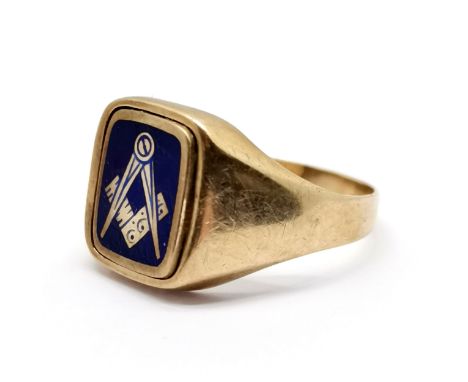 9ct gold hallmarked signet ring with Masonic enamelled swivel head detail size U 4.9g total weight - has wear to the enamel