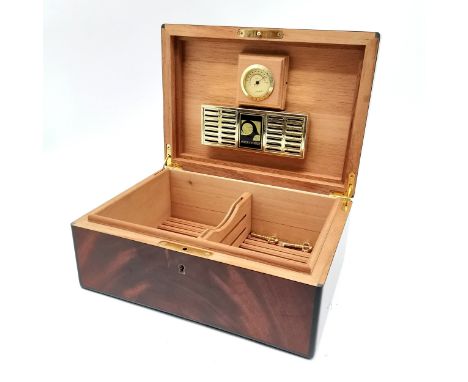Reindeer mahogany humidor with banded inlay detail &amp; fitted interior complete with 2 keys - 31cm x 22cm x 13cm high ~ som