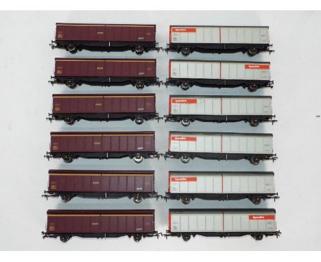 Bachmann - An unboxed grouping of 12 OO gauge VGA Sliding Wall vans from Bachmann. Lot consists of Bachmann #37600 46T VGA Sl