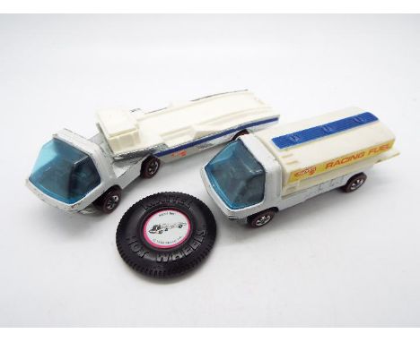 Hot Wheels - Redline - Heavyweights - 2 x rare 1971 trucks, Racer Rig and Racing Fuel Tanker in Enamel White. The trucks appe