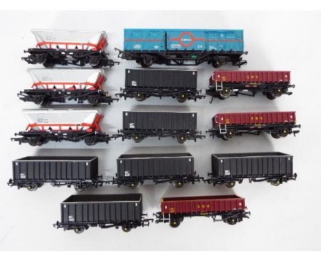 Bachmann, Hornby - An unboxed collection of 15 items of OO gauge freight rolling stock. Lot Bachmann #33379 MEA 45T mineral w