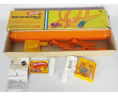 Hot Wheels - A 1968 Double-Dare Race Action Set. Includes 14 x track sections, 10 x joiners, a universal clamp, a starting ga
