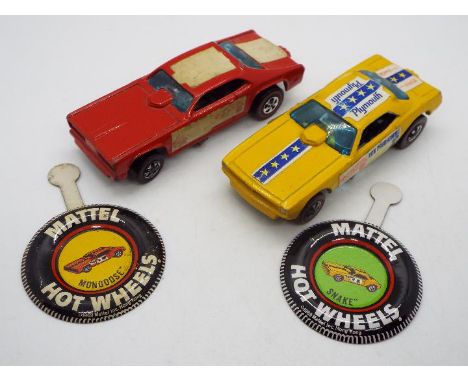 Hot Wheels - Redline - Mongoose vs Snake, a Don Prudomme Plymouth Barracuda 'Snake' drag car in Yellow and a Tom McEwen Plymo