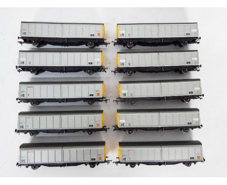 Bachmann - A rake of 10 unboxed OO gauge wagons by Bachmann. Lot consists of Bachmann #33277 VGA Sliding Wall Van; with #3327