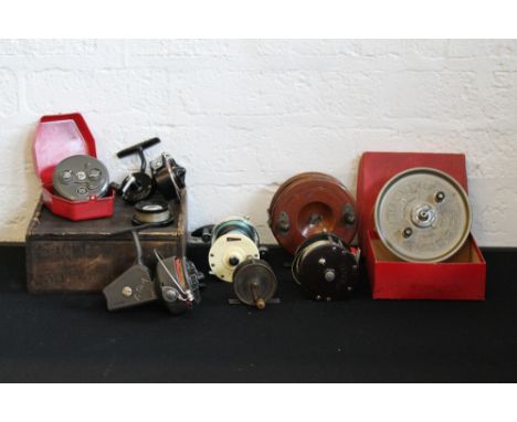VINTAGE FISHING REELS - a collection of 8 vintage fishing reels to include a Maxima Dual Duty in original box, a Penn no.85, 