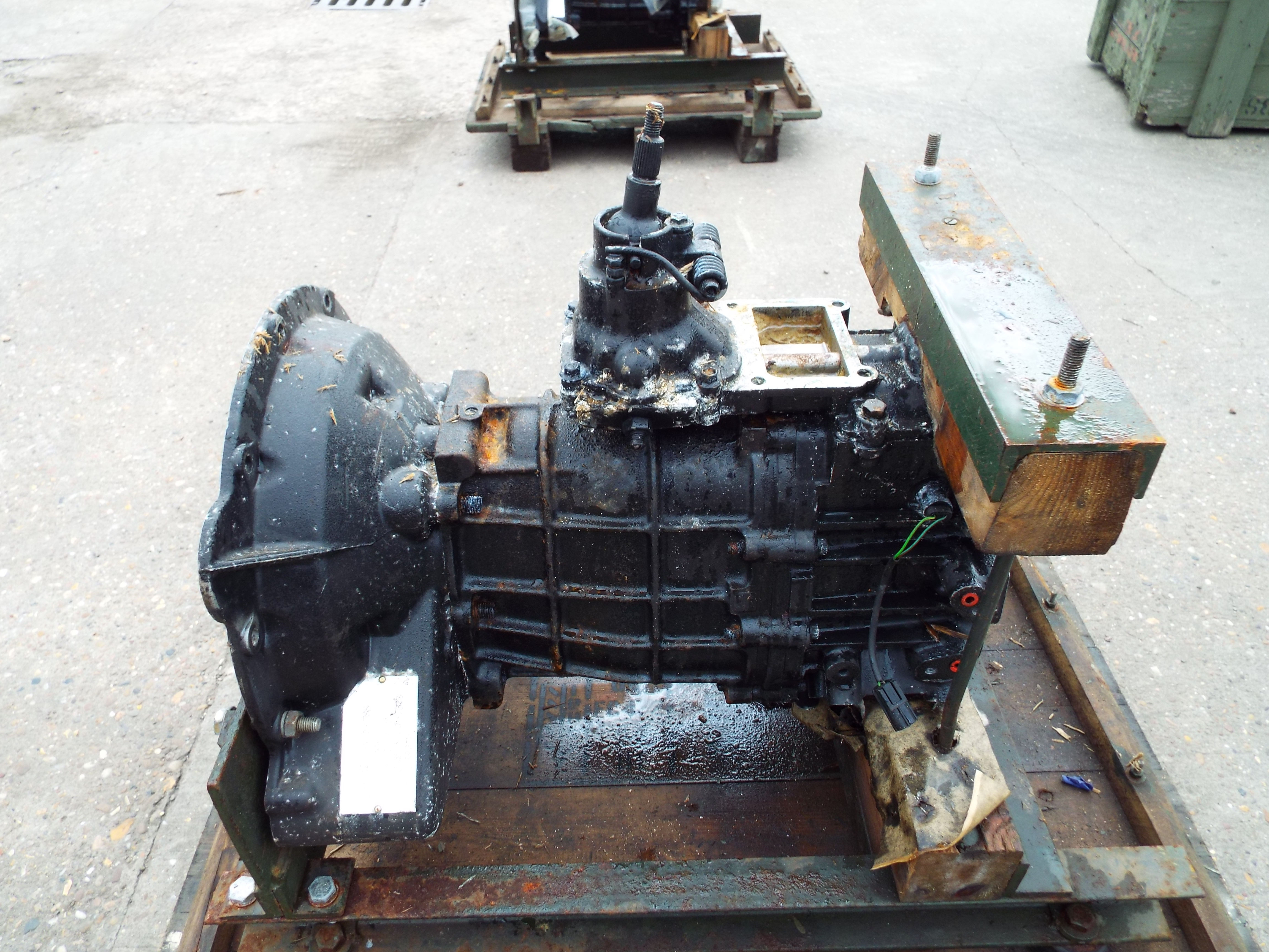 You are bidding on an Land Rover R380 Gearbox. It is direct from the UK