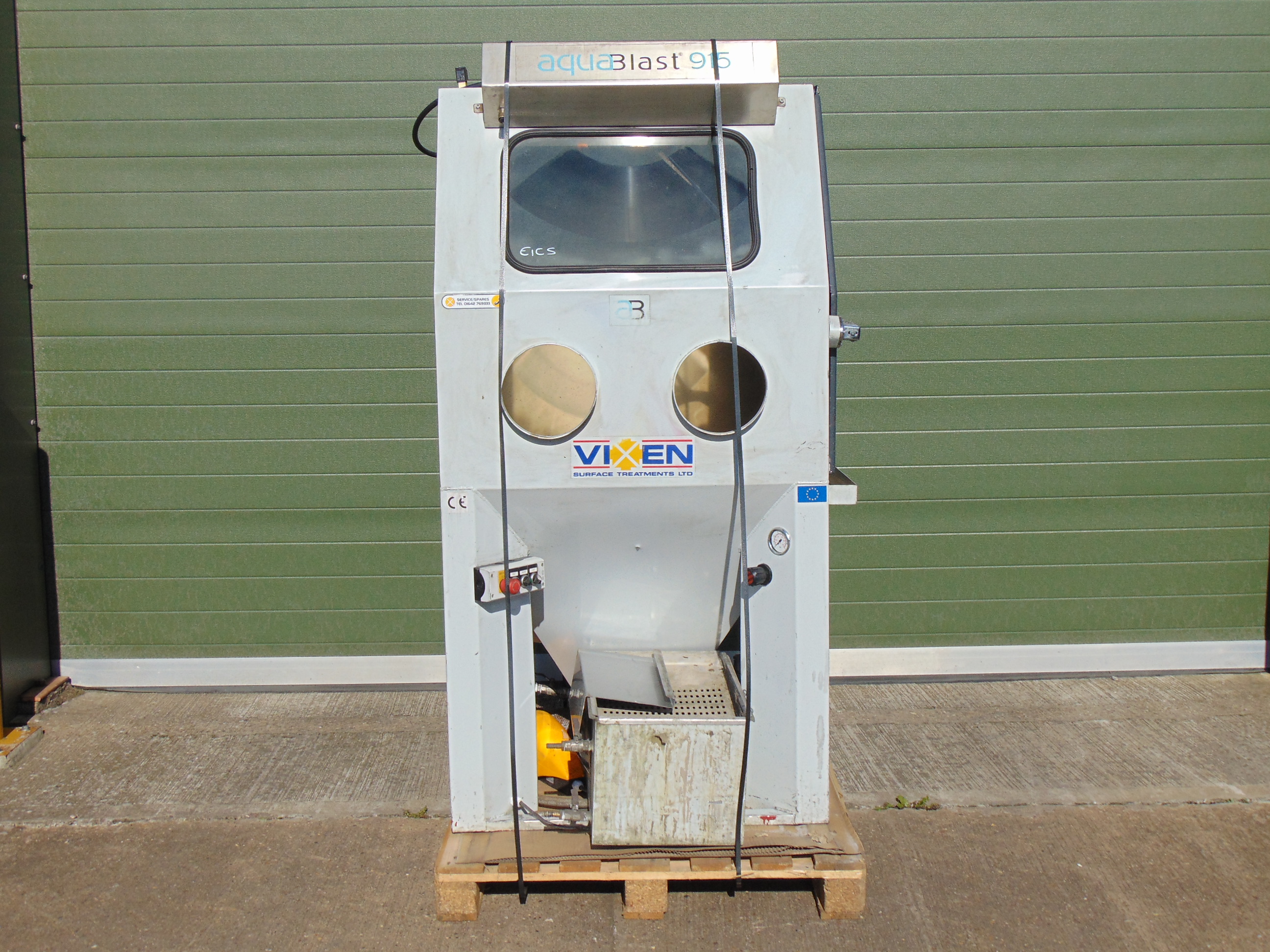 You are bidding on a Vixen Aquablast 915 Wet Blasting Machine. They are