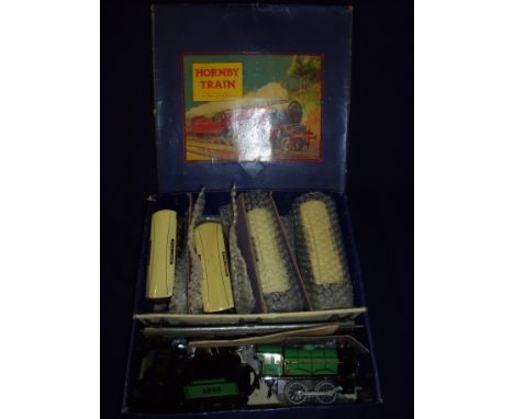 Boxed Hornby O gauge MO clockwork passenger set with 2595 loco and tender 