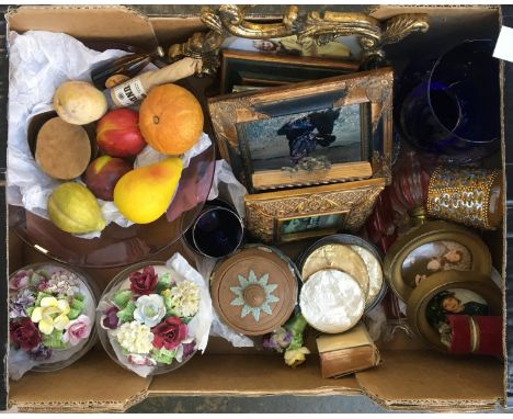 A mixed lot of ceramics and glass including Doulton Siliconware; Doulton flower ornaments, hand-painted ceramic fruit, pictur