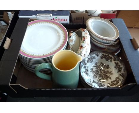 A mixed lot of ceramics to include 15 Royal Worcester Vitrious dinner plates and other items to include Wedgwood Asiatic Phea