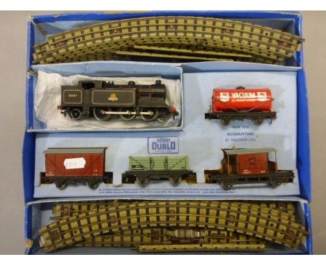 Boxed Hornby Dublo EDG17 Tank Gooods Train BR set complete with engine & wagons