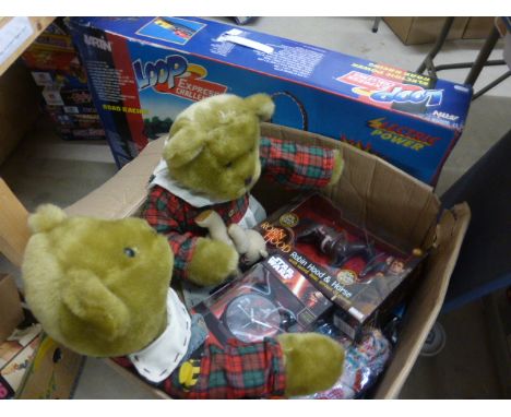 Group of mixed toys to include 2 x bears, boxed Star Wars alarm clock, Vivid Imagination Robin Hood & Horse figure, unopened,