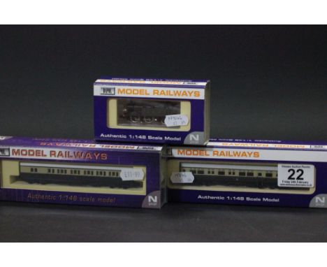 Boxed N gauge Dapol GWR Tank Engine 0-4-2 No 1425 ND001 plus 2 x boxed Dapol GWR Autocoaches