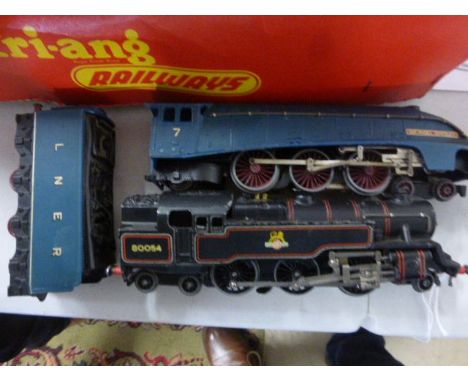 Hornby Dublo EDL1 Sir Nigel Gresley locomotive with tender plus another Dublo engine in BR black livery 80054