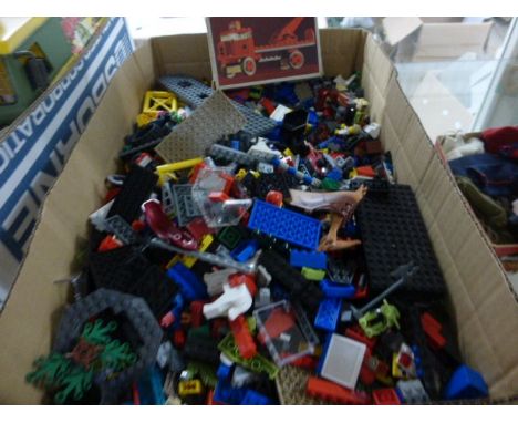 Collection of Lego, various loose pieces from different sets to include boxed 322 Fire Engine (unchecked)