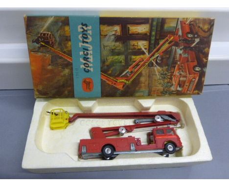 Boxed Corgi Major 1127 Simon Snorkel Fire Engine, good condition with paint chips, box gd