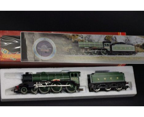 Boxed Hornby OO gauge R053 LNER Class B17 Loco Manchester United engine and tender