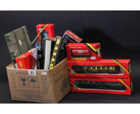 Collection of OO gauge model railway to include boxed Lima Diesel engine, 5 x items of boxed rolling stock, track and 8 x ite