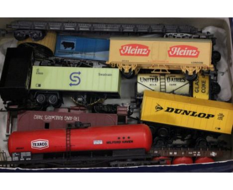 Collection of 12 OO gauge wagons and trucks to include Hornby and Lima