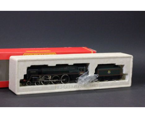 Boxed Hornby OO gauge R2091 BR 4-6-2 Locomotive Britannia Class 70028 Royal Star engine & tender