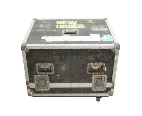 NEW ORDER SPEAKER/AMP/EQUIPMENT FLIGHT CASE. On wheels although missing 1 wheel - No.41. Measures 72x66x68cm (including wheel