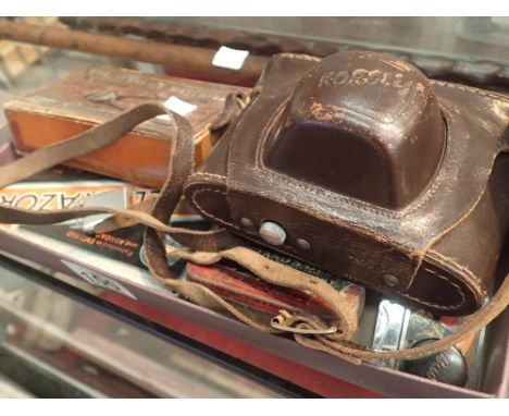 Collectables including roroll camera rolls razor hair clippers cigarette lighter etc 
