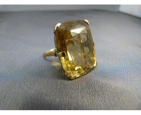 1930’s/1940’s ‘Specimen Ring’ the type Edith Sitwell was so very fond of, with a pale Fino Sherry coloured Citrine stone meas