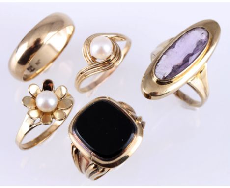 333 Gold - 5 Ringe mit Steinen,GG 333/000, gestempelt 333 + Firmenpunze, 1x Ring mit Perle Ringgröße 60, 1x Ring mit Amethyst