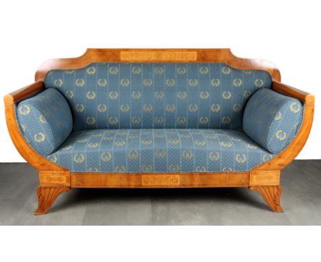 Biedermeier Sofa, 19. Jahrhundert,Kirschholz furniert, Biedermeier-Sofa mit geschwungenen Seiten- und Rückenlehne, geschweift