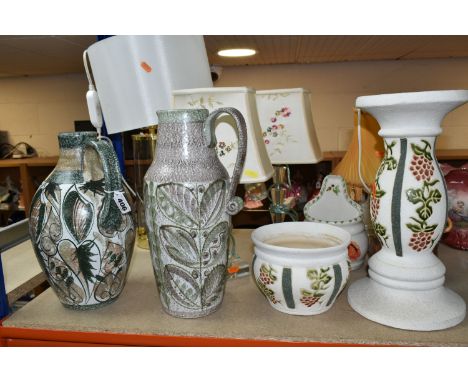 A GROUP OF TABLE LAMPS AND TWO DENBY 'GLYN COLLEDGE' DESIGN FLAGONS, comprising a 'green leaf' design jug/vase, and a taller 