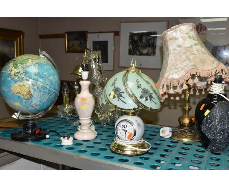 AN ITALIAN GLOBE LAMP, FOUR VARIOUS TABLE LAMPS AND A MODERN GLASS CHANDELIER, one lamp with quartz clock in the base (6)