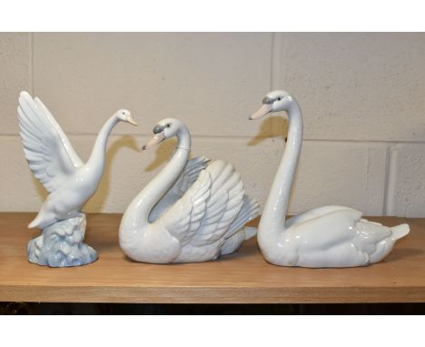 TWO LLADRO SWANS AND A NAO DUCK, comprising a Swan with wings spread, no 5231, issued 1984-2004, sculptor Fransico Catala, he