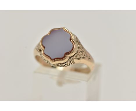 A LATE VICTORIAN MEMORIAL RING, the scalloped shape front set with carnelian, opening to reveal a vacant panel to the tapered
