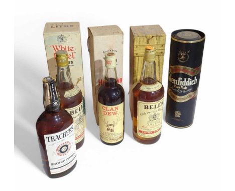 Eight bottles of whisky, four in card boxes. Includes many Scotch whisky makers such as Bell's, Glenfiddich and Teacher's. 