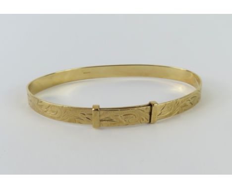 A 9ct gold expanding bangle, with engraved decoration throughout, 13.37g gross, in associated case