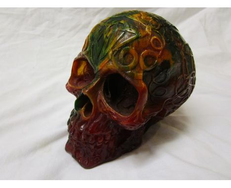 Ornamental amber skull with Celtic engravings - H: 14cm