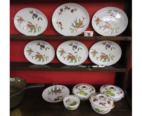 Royal Worcester Evesham pattern